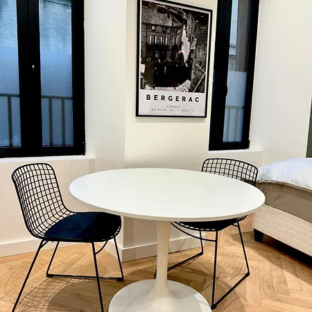 Sur Les Traces De Cyrano Апартаменты *