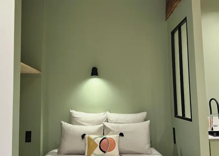 Lejlighed Sur Les Traces De Cyrano Bergerac