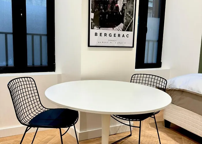 Sur Les Traces De Cyrano Lejlighed *